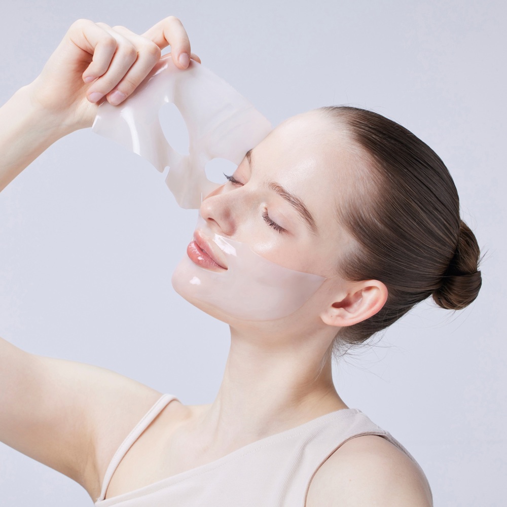 The Alpha-Arbutin Discoloration Care Hydrogel Mask, 3-Pack