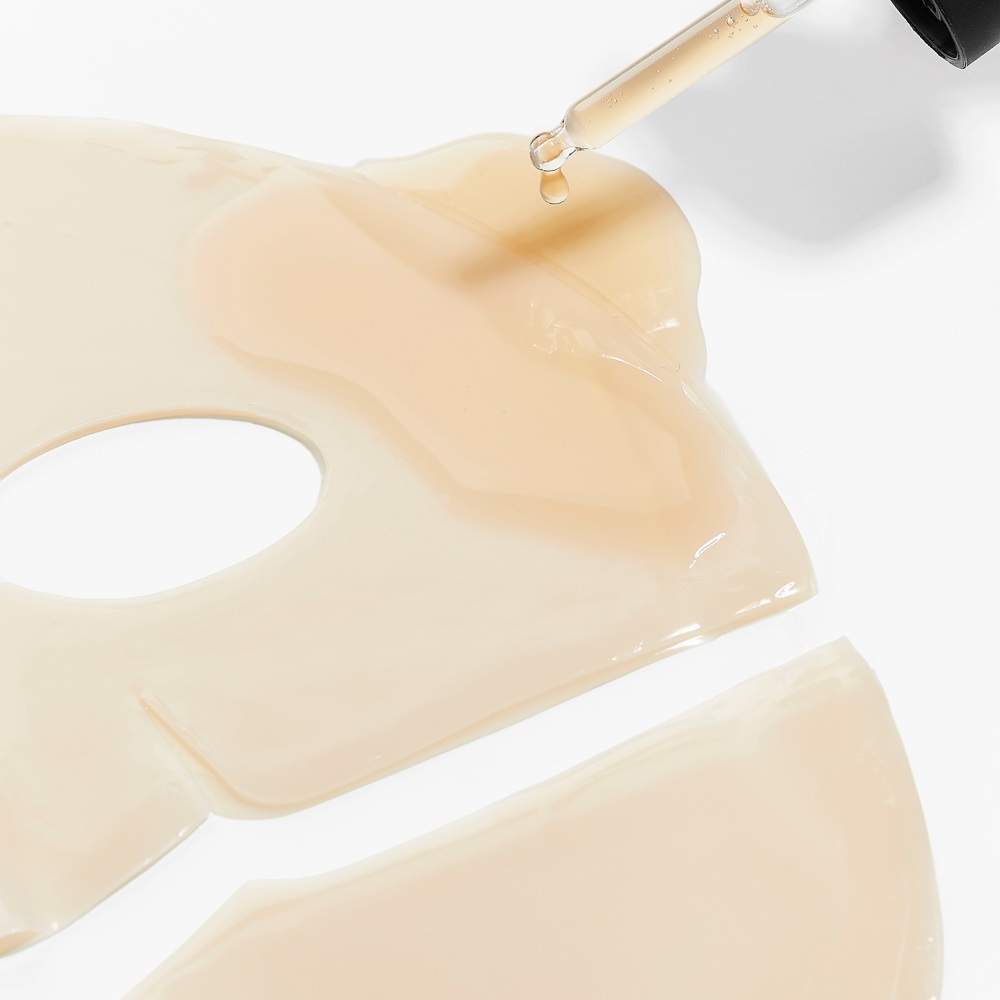 The Alpha-Arbutin Discoloration Care Hydrogel Mask, 3-Pack