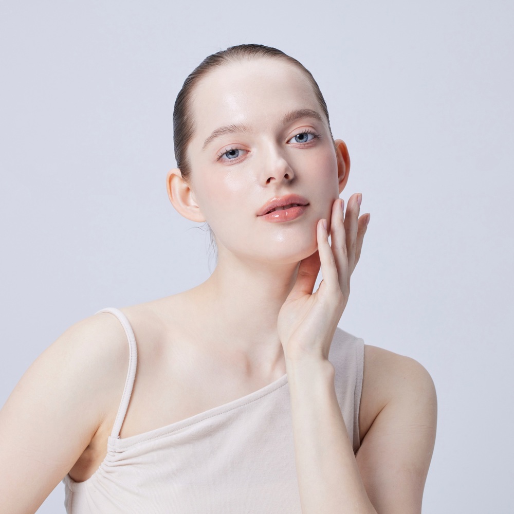 The Alpha-Arbutin Discoloration Care Hydrogel Mask, 3-Pack