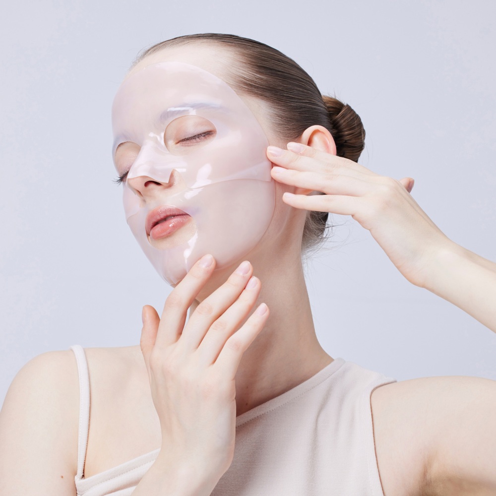 The Alpha-Arbutin Discoloration Care Hydrogel Mask, 3-Pack