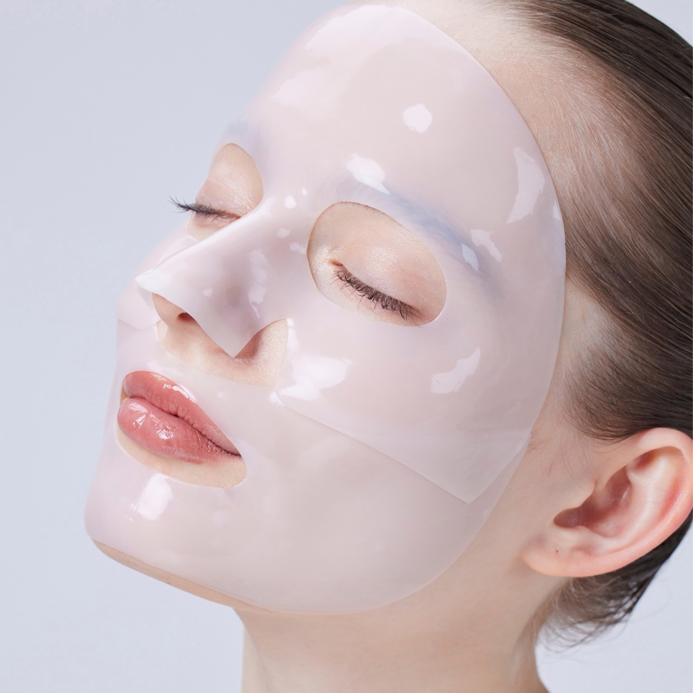 The Alpha-Arbutin Discoloration Care Hydrogel Mask, 3-Pack